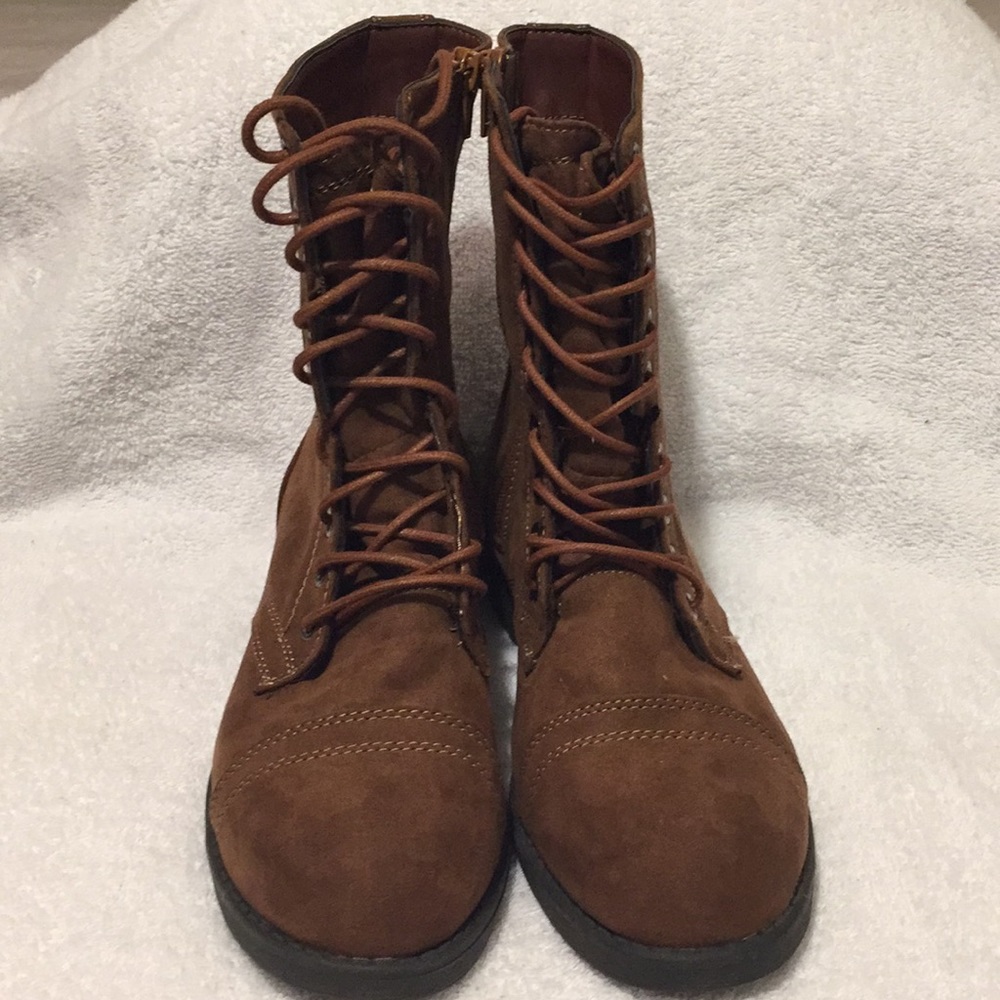 Bingo Boots. Brown. Size 10. NEW